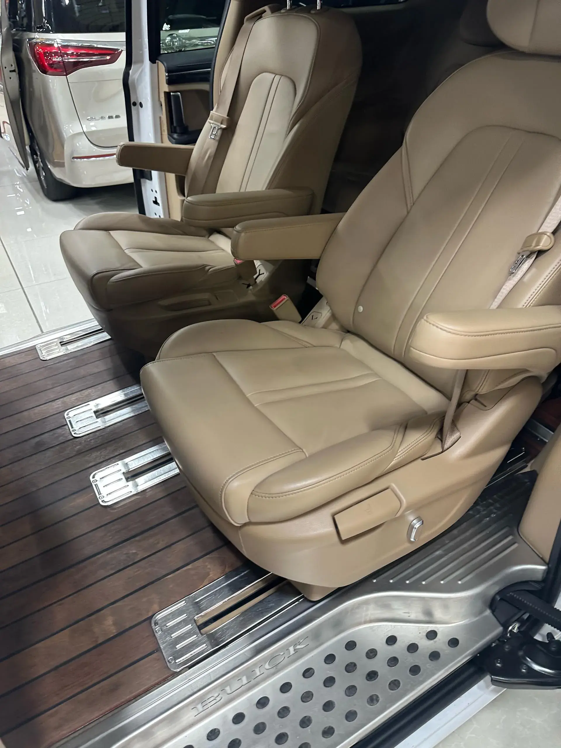 2021 BUICK GL8 thumbnail 4