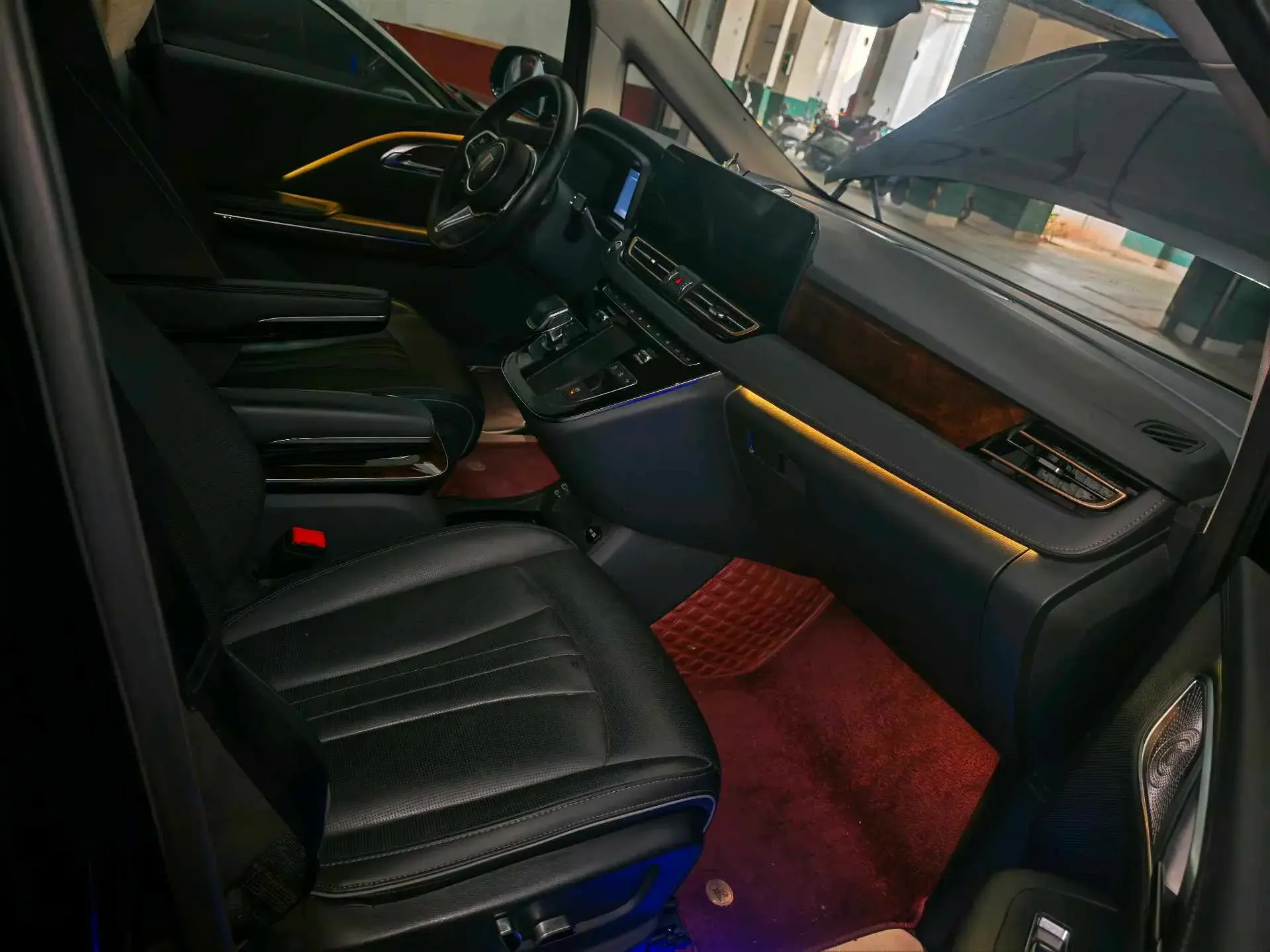 2023 HONGQI HQ9 thumbnail 4