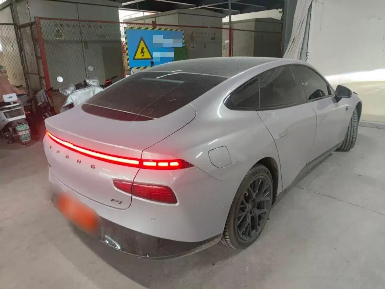 2024 XPENG P7 thumbnail 4