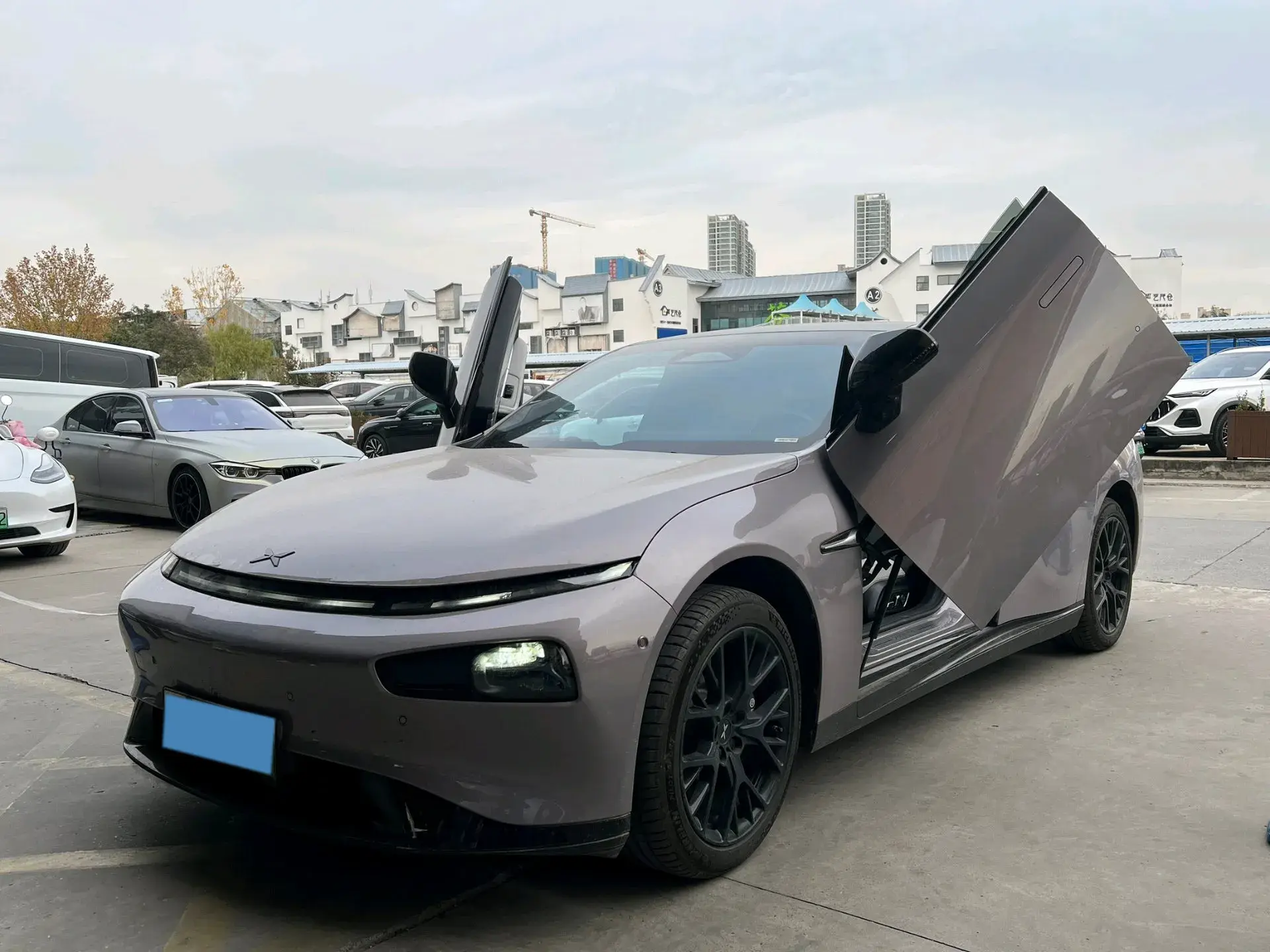 2024 XPENG P7 view 1