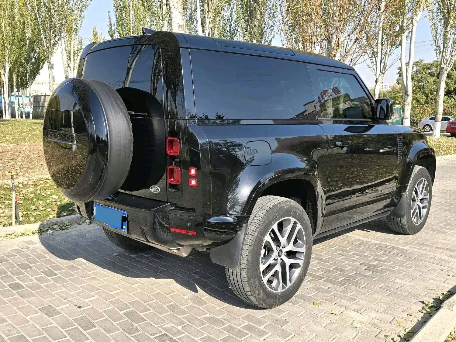 2023 LAND ROVER thumbnail 4