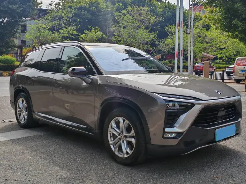 2018 NIO ES8 thumbnail 2