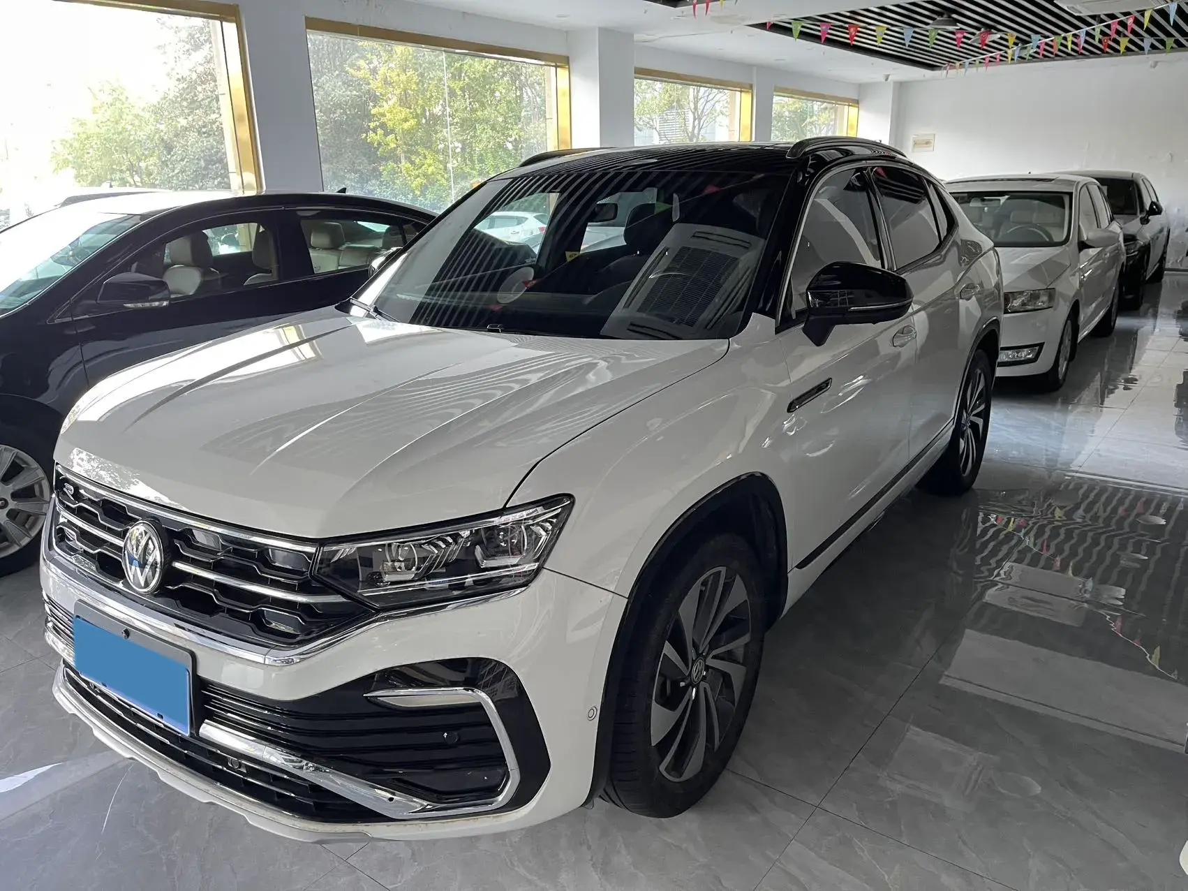 2020 VOLKSWAGEN TAYRON view 1