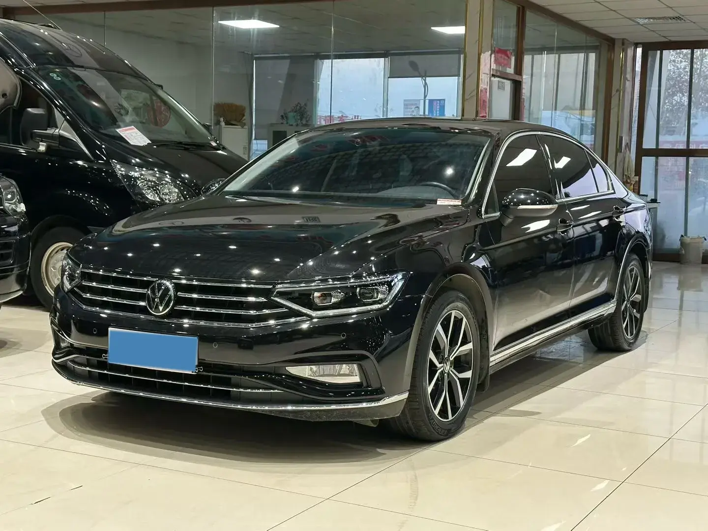 2020 VOLKSWAGEN MAGOTAN view 1