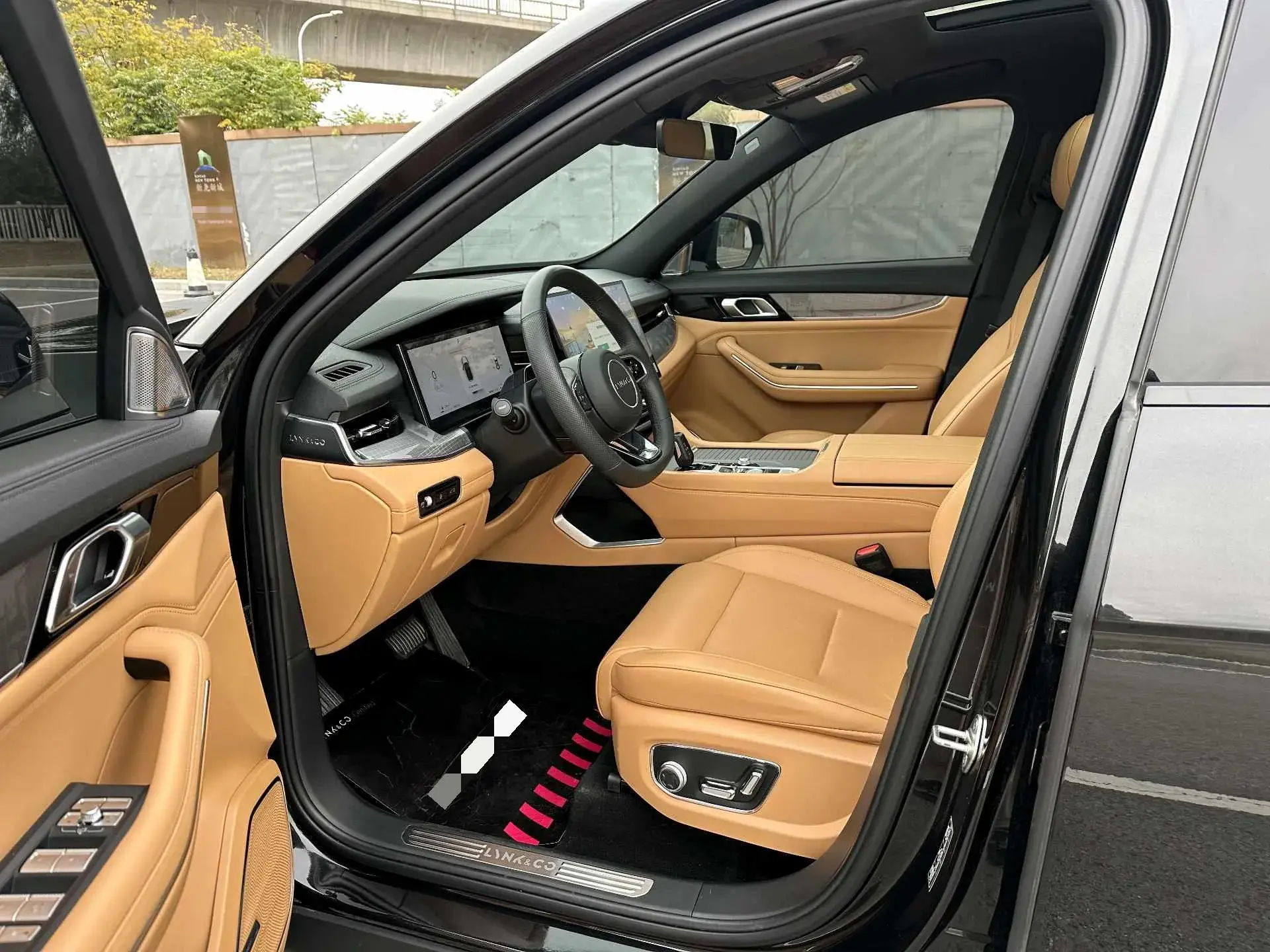 2024 LYNK&CO 09 thumbnail 4