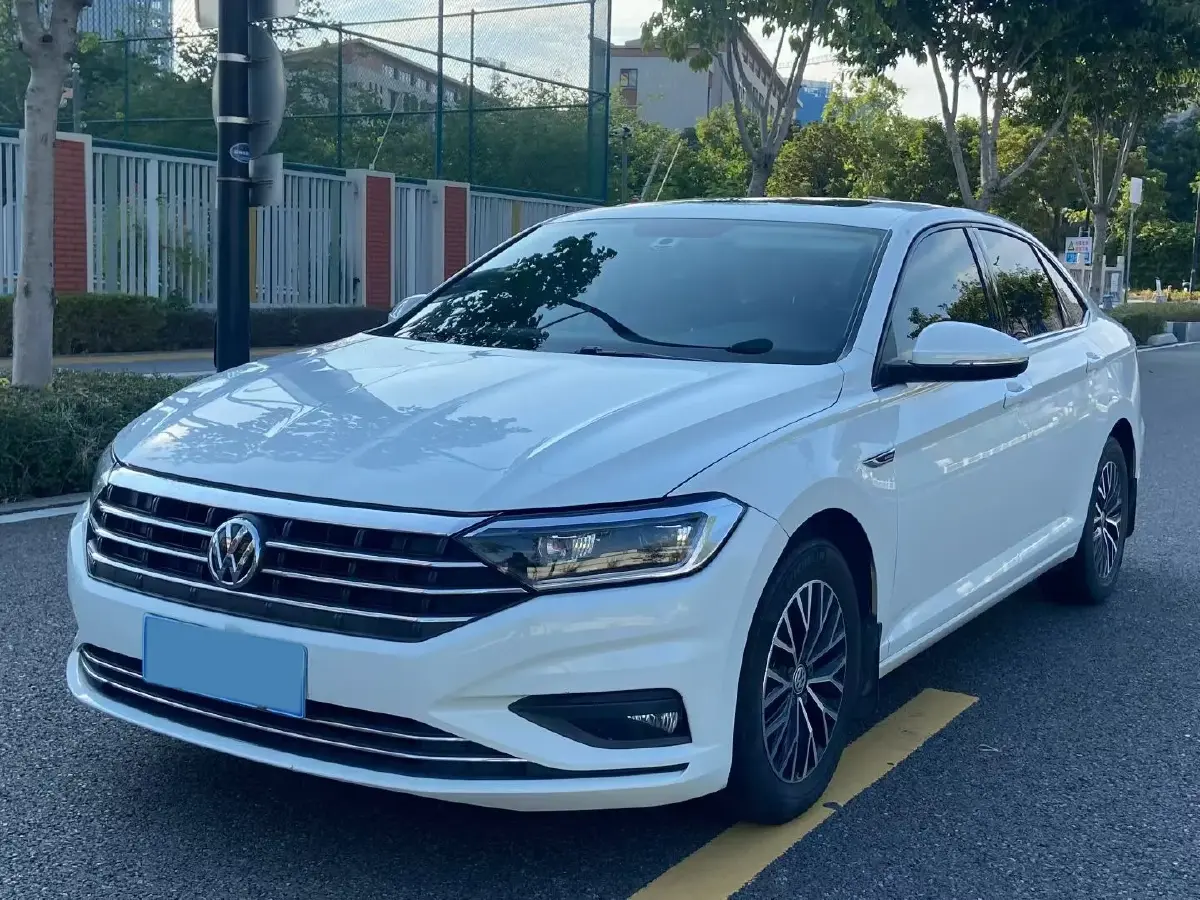 2019 Volkswagen Sagitar 1.2T 116HP L4 7DCT