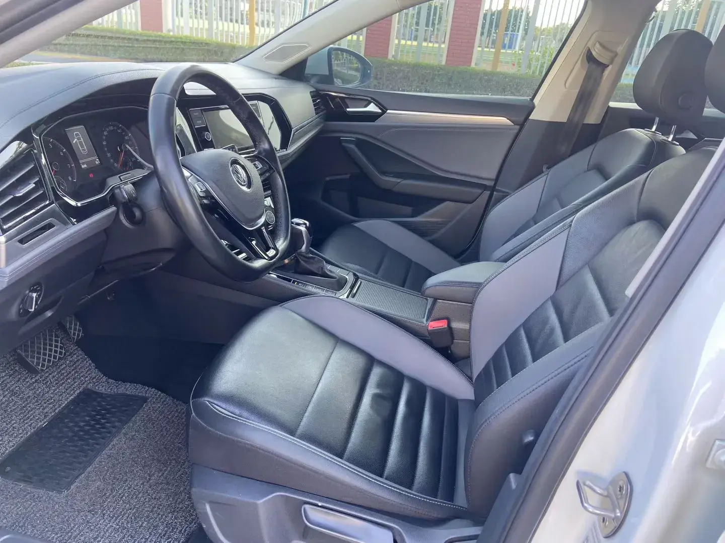 2019 VOLKSWAGEN SAGITAR thumbnail 4