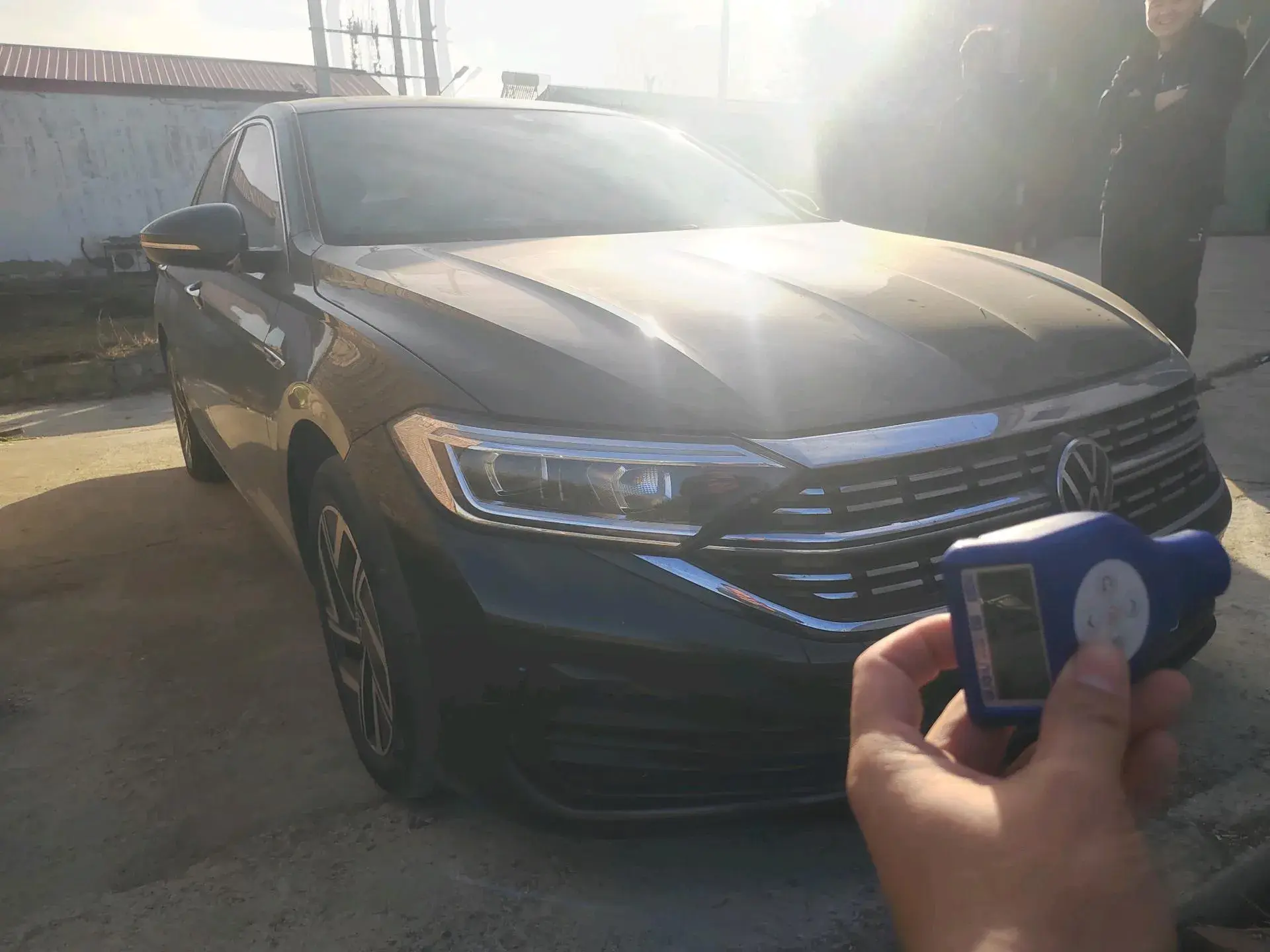 2023 VOLKSWAGEN SAGITAR thumbnail 3