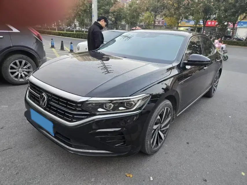 2023 VOLKSWAGEN PASSAT view 1