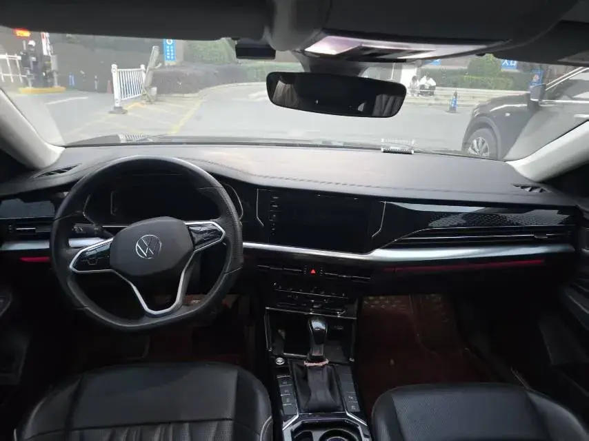 2023 VOLKSWAGEN PASSAT thumbnail 2