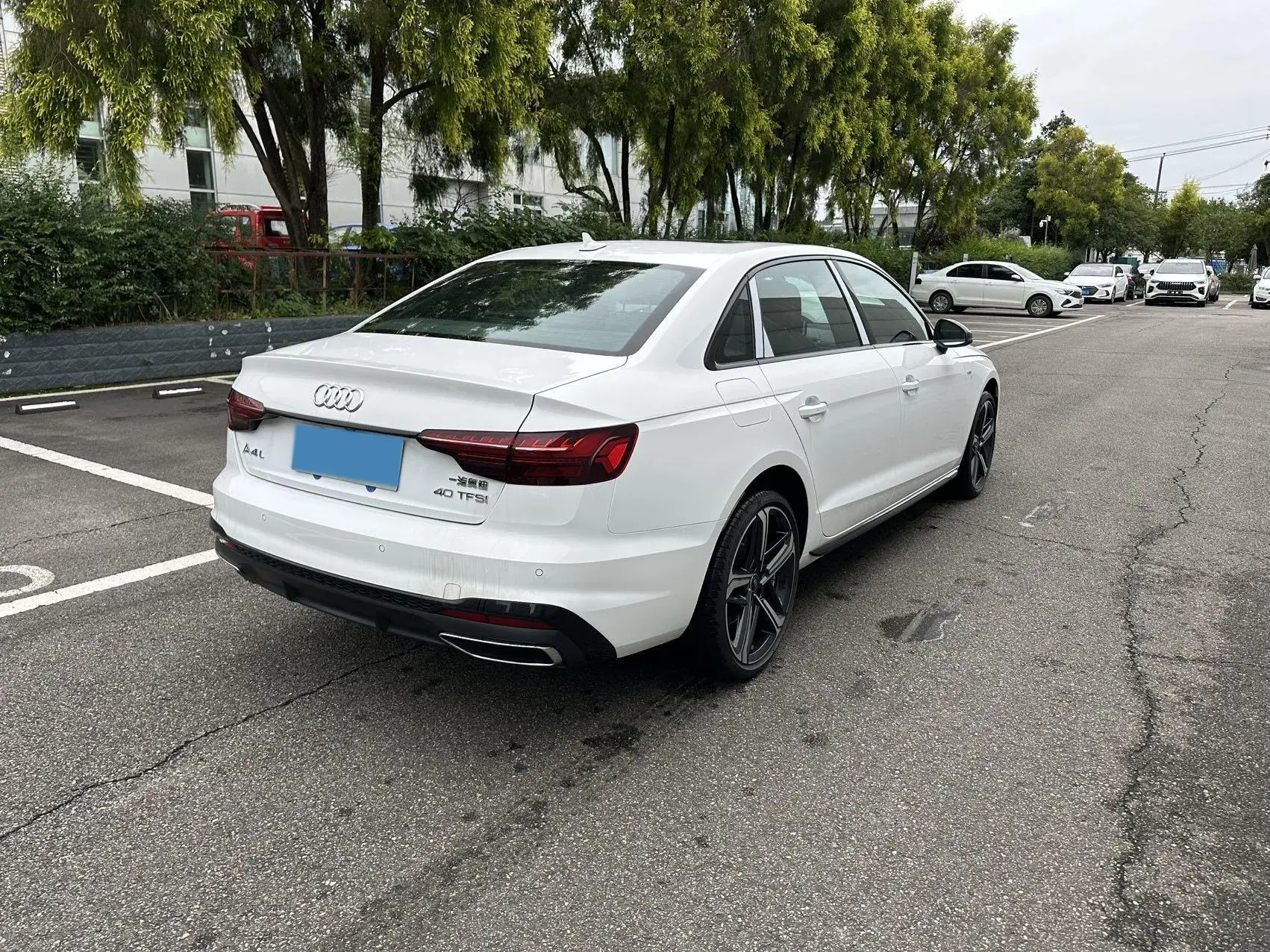 2025 AUDI A4L thumbnail 3