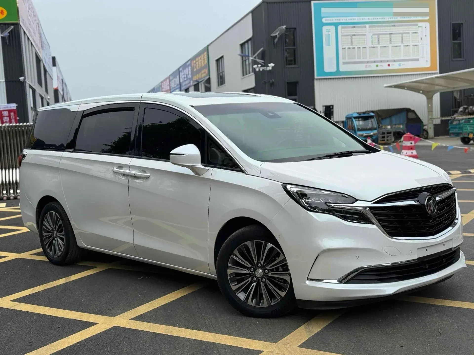 2021 BUICK GL8 thumbnail 3