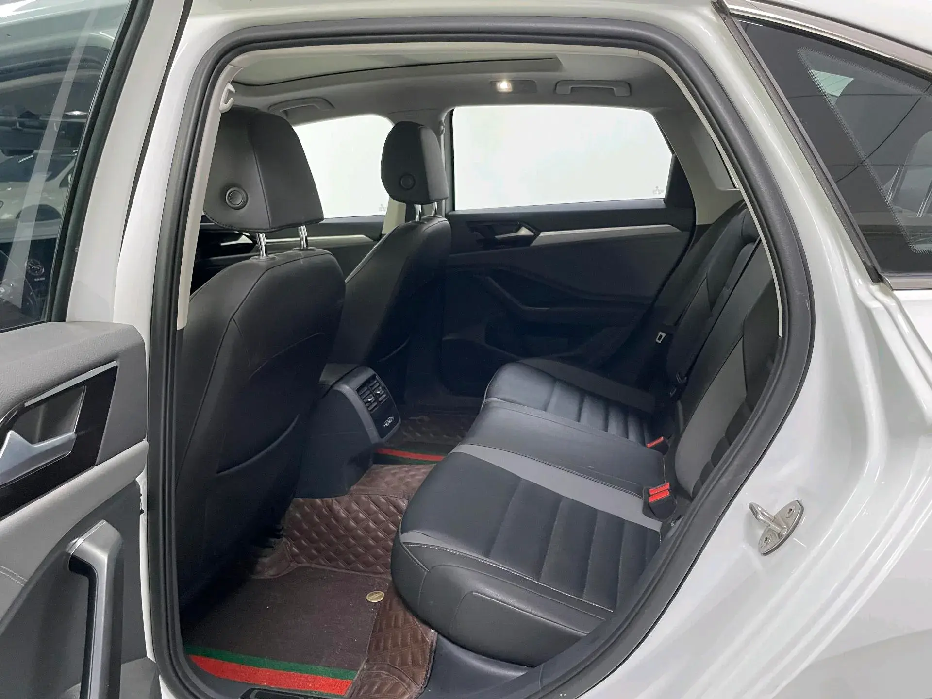 2020 VOLKSWAGEN SAGITAR thumbnail 4