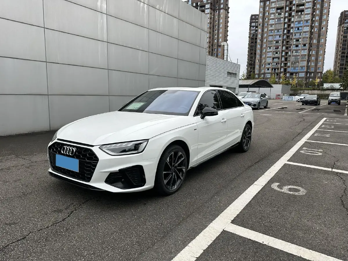 2023 Audi A4L 2.0T 190HP L4 7DCT