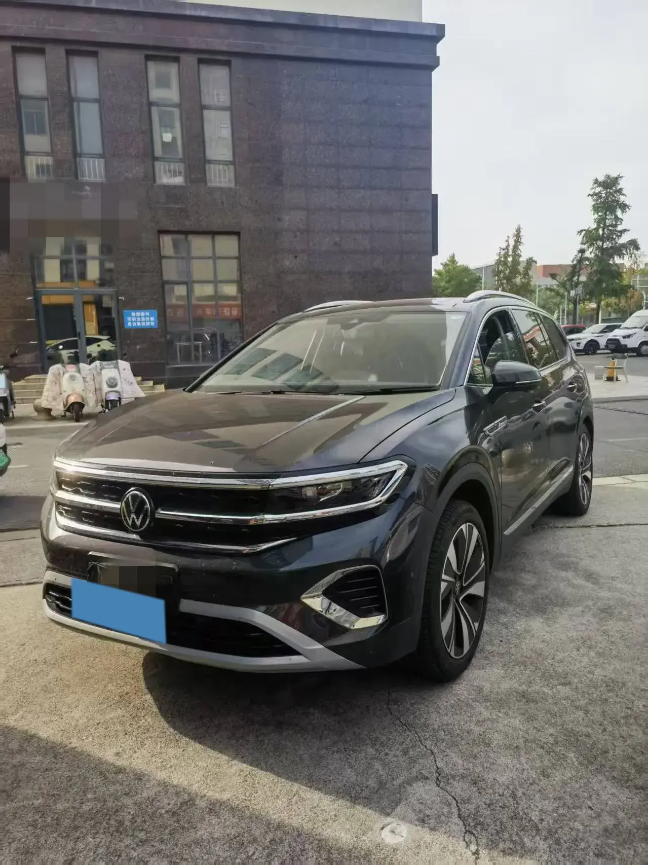 2023 VOLKSWAGEN TALAGON view 1