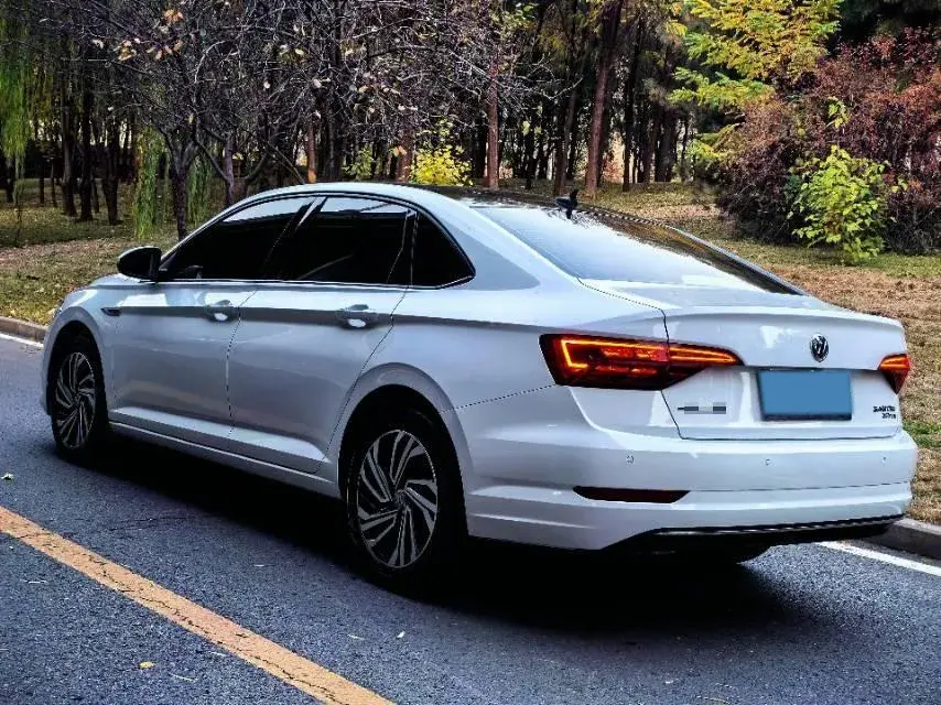 2022 VOLKSWAGEN SAGITAR thumbnail 4