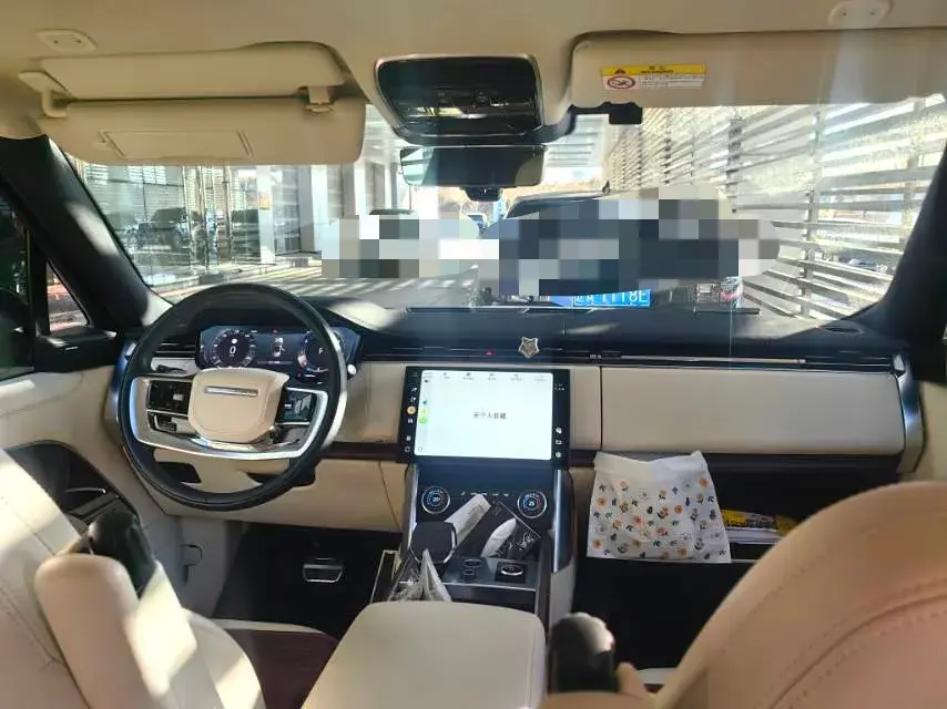 2023 LAND ROVER thumbnail 4