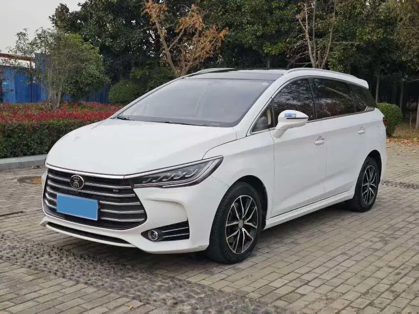 2018 BYD SONG view 1