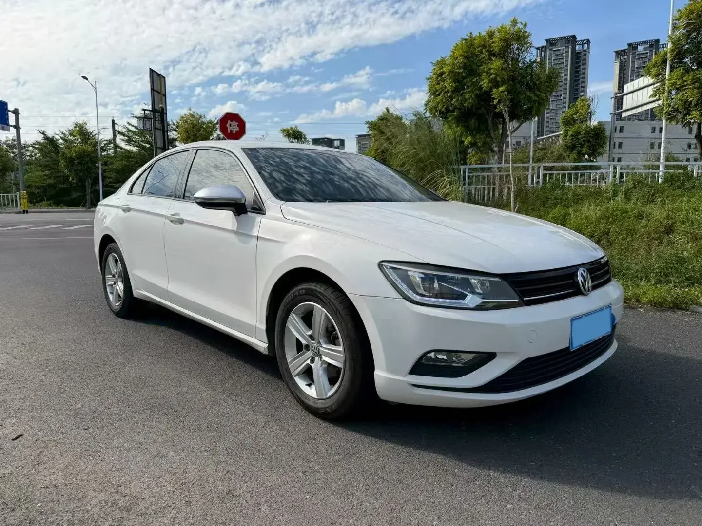 2018 VOLKSWAGEN LAMANDO thumbnail 3