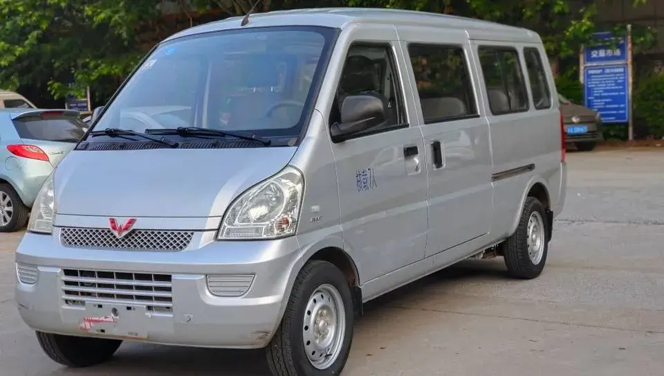 2020 WuLing RongGuang 1.5L 99HP L4 5MT