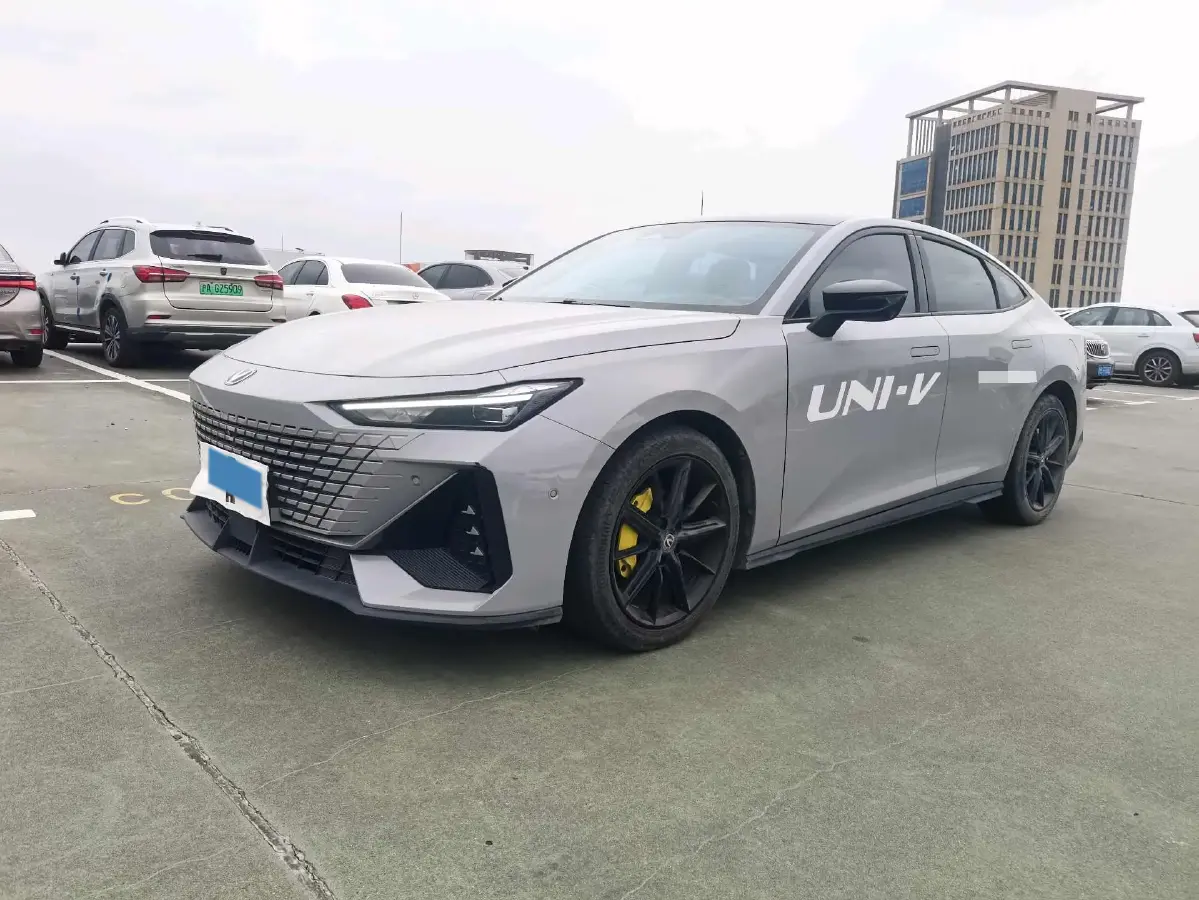 2022 ChangAn UNI-V 1.5T 188HP L4 7DCT 2022 ChangAn UNI-V 1.5T 188HP L4 7DCT