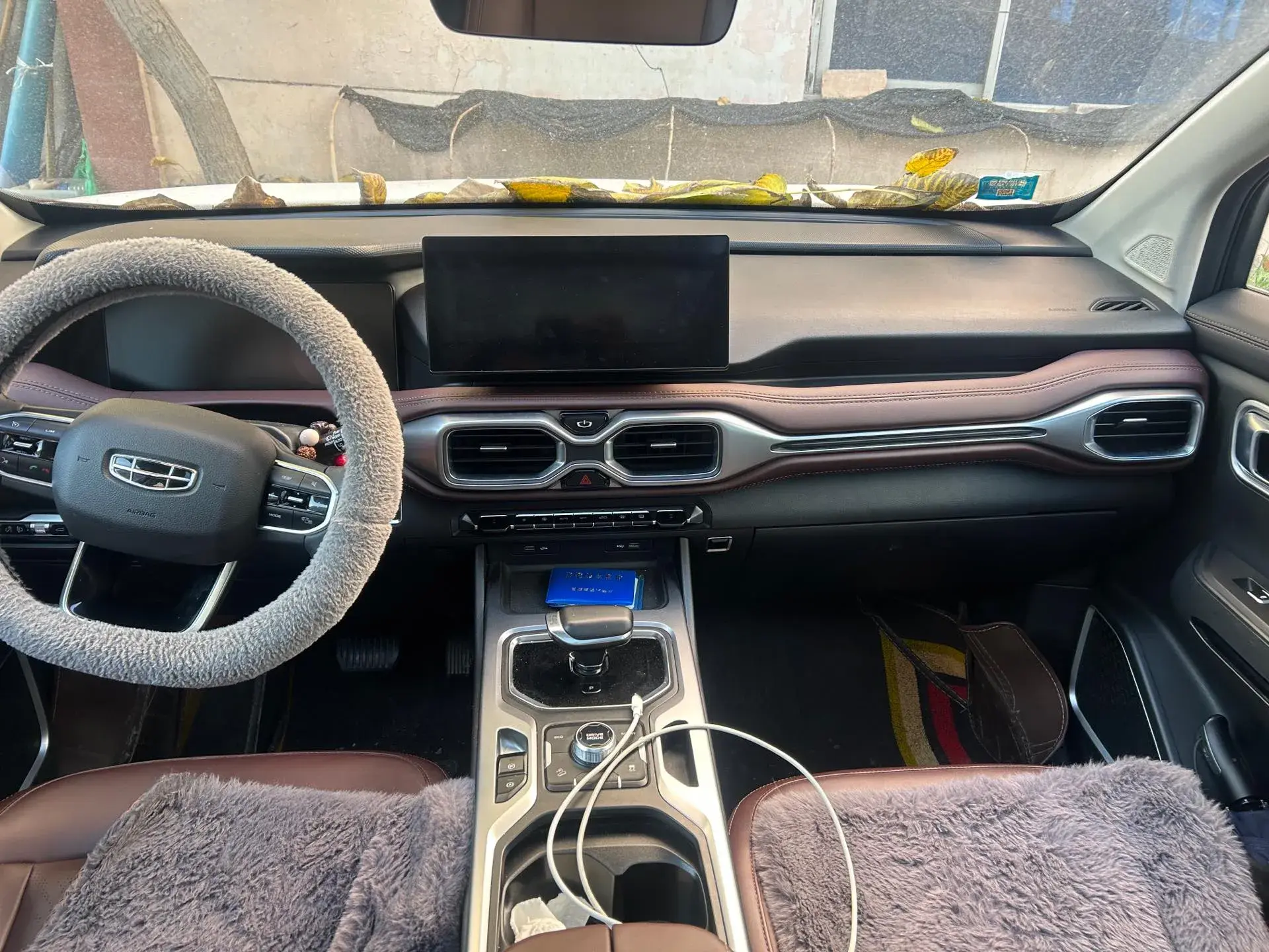 2022 GEELY OKAVANGO thumbnail 4