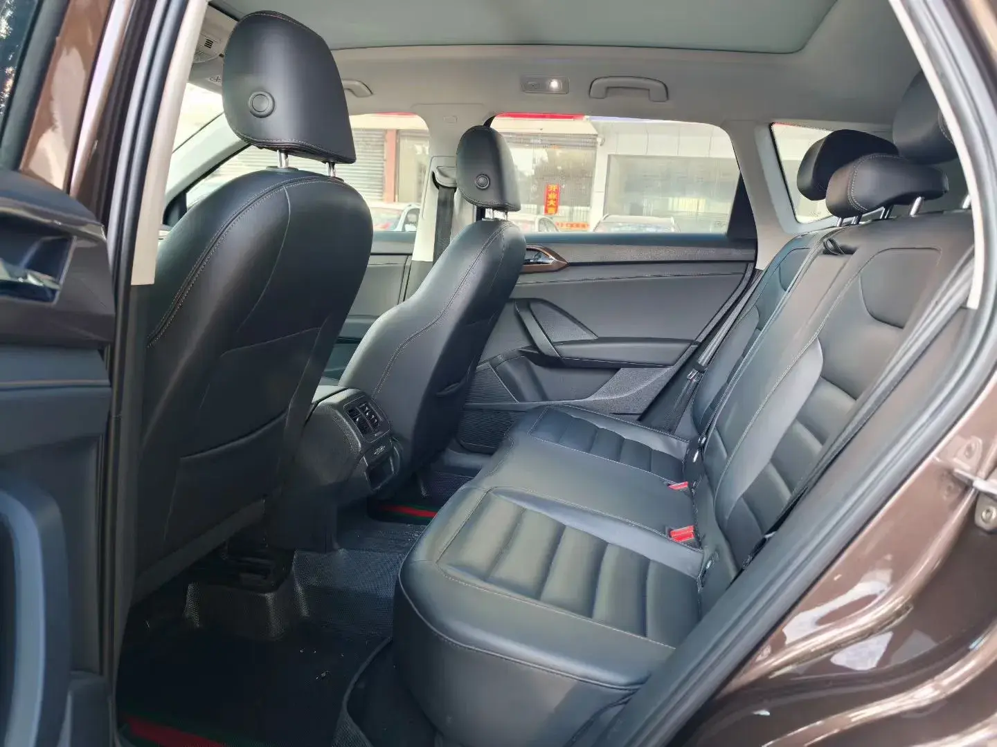 2019 VOLKSWAGEN THARU thumbnail 4