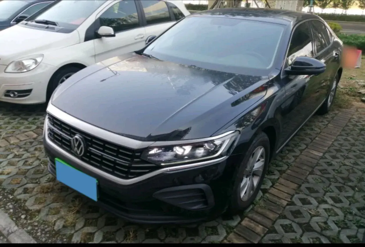 2022 VOLKSWAGEN PASSAT view 1