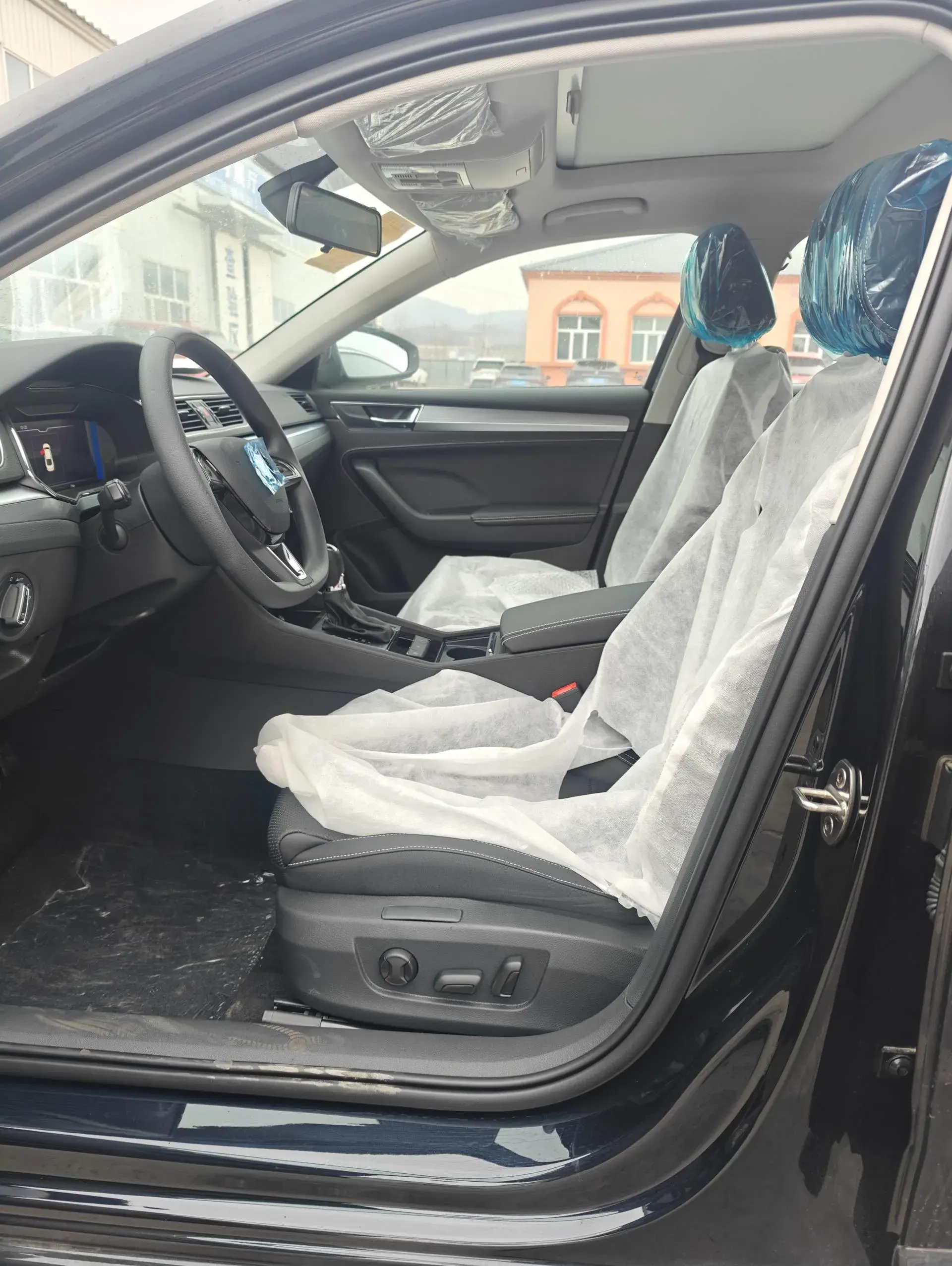 2025 SKODA SUPERB thumbnail 2