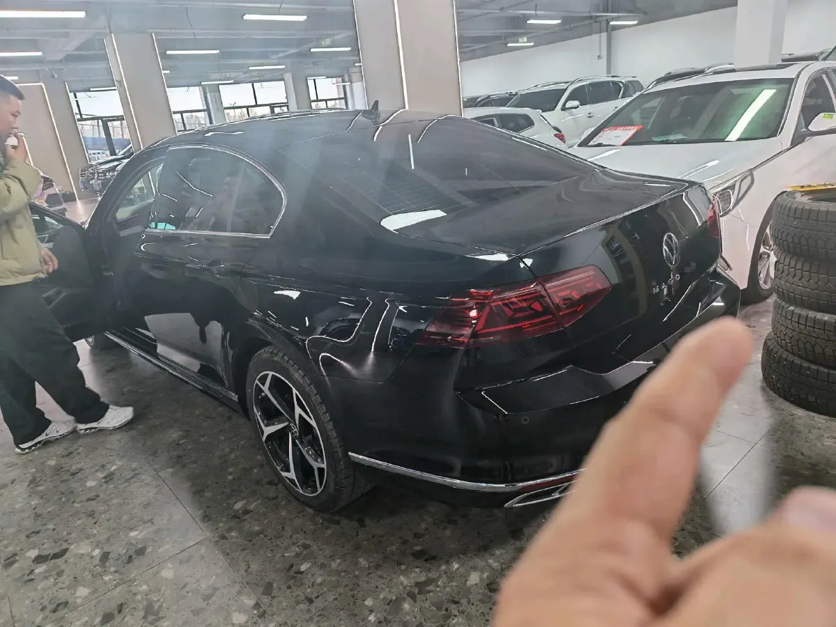 2025 Volkswagen Magotan 2.0T 186HP L4 7DCT,autocango,china used car exporter,china ev exporter,chinese used car exporter,chinese used ev exporter