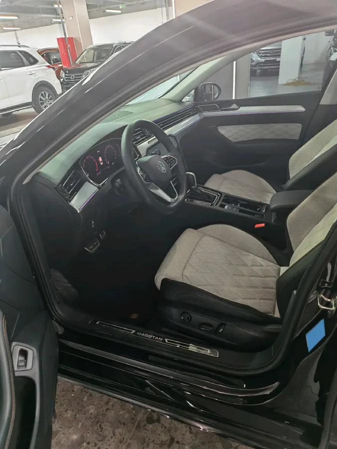 2025 Volkswagen Magotan 2.0T 186HP L4 7DCT,autocango,china used car exporter,china ev exporter,chinese used car exporter,chinese used ev exporter
