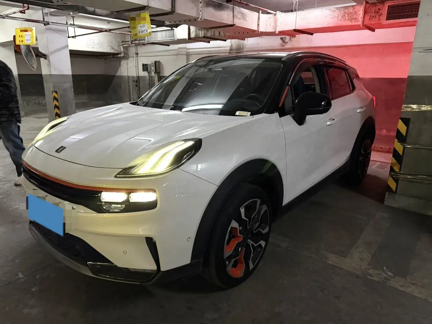 2020 LYNK&CO 06 view 1
