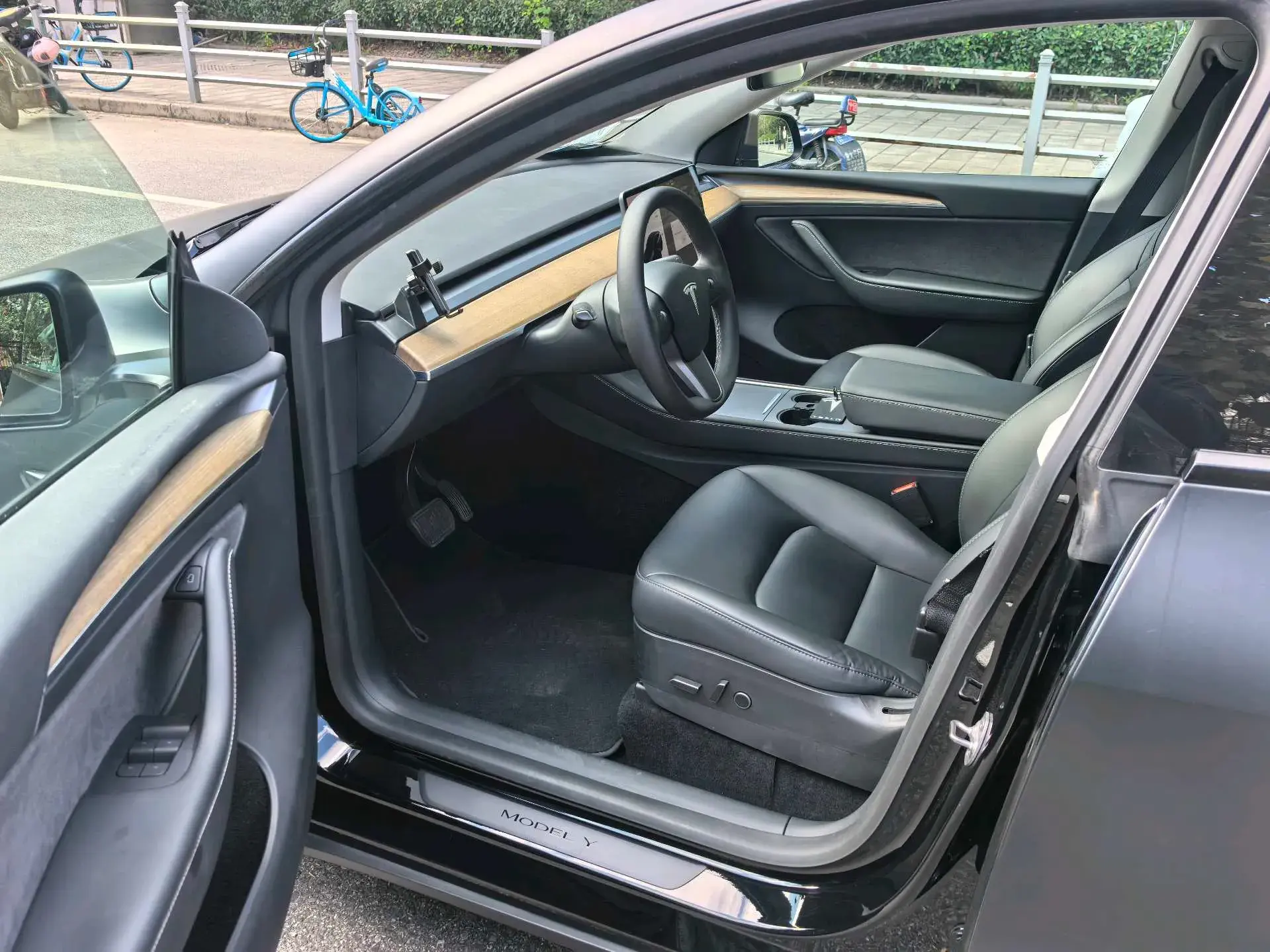 2021 TESLA MODEL thumbnail 4