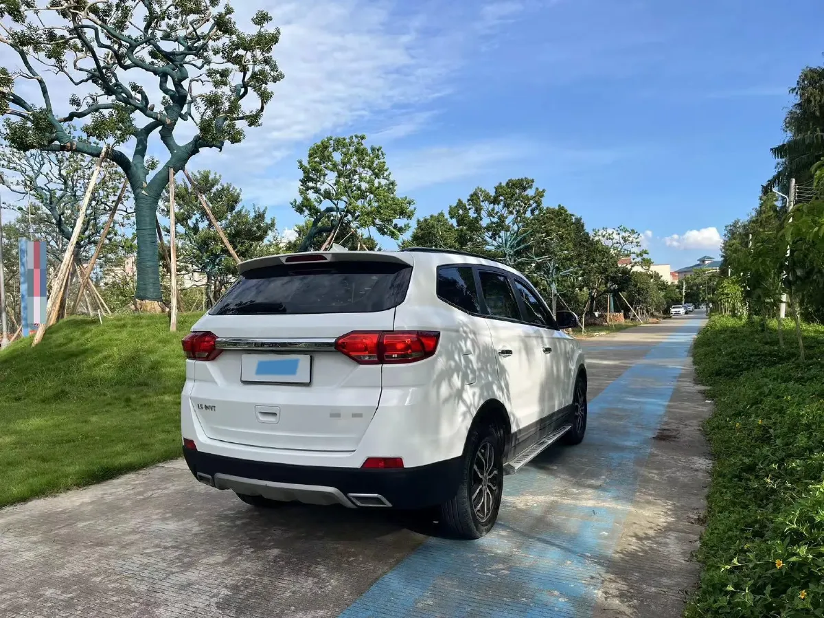 2016 LiFan MaiWei 1.5L 109HP L4 5MT,autocango,china used car exporter,china ev exporter,chinese used car exporter,chinese used ev exporter