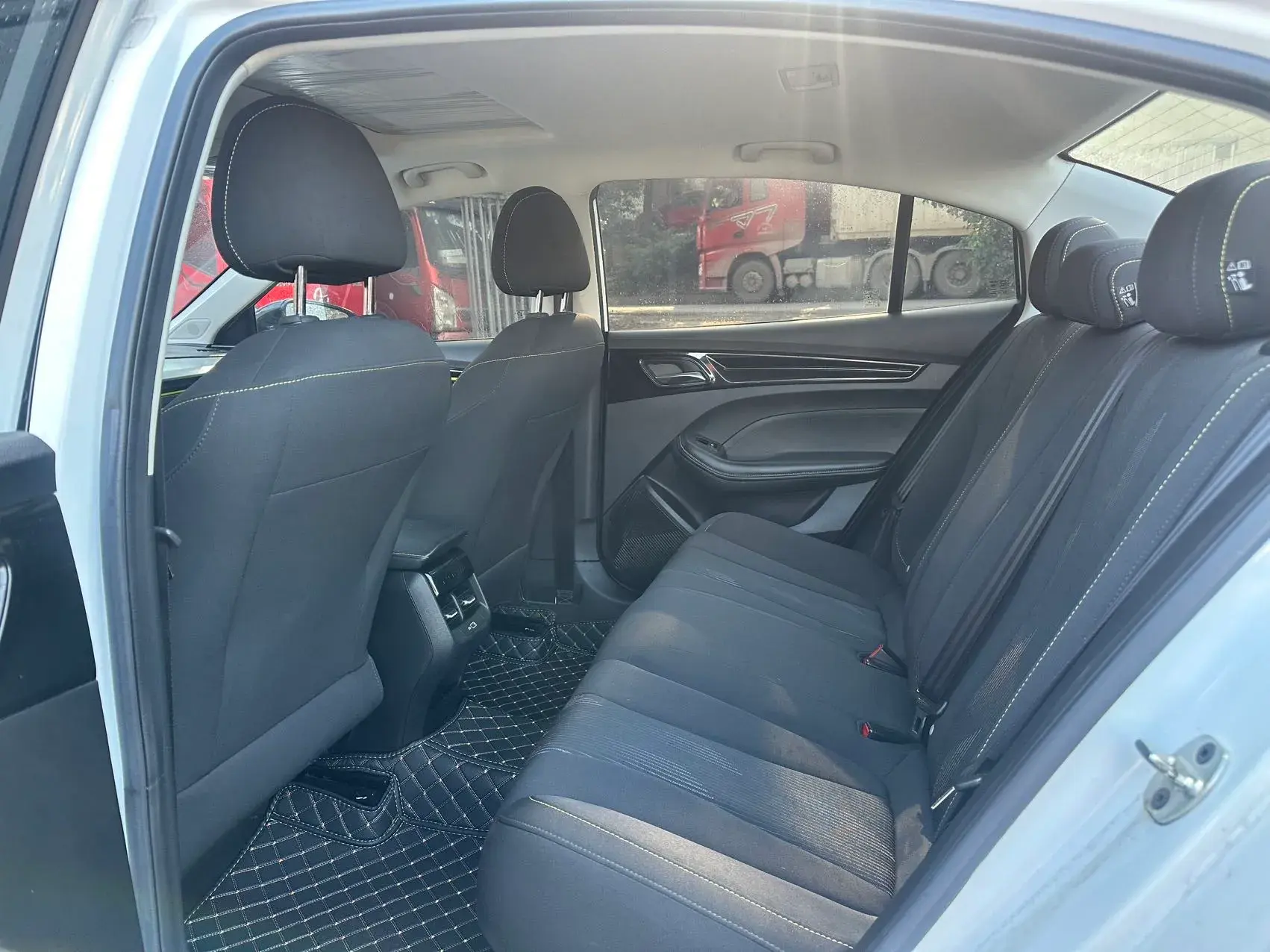 2021 ROEWE I5 thumbnail 4