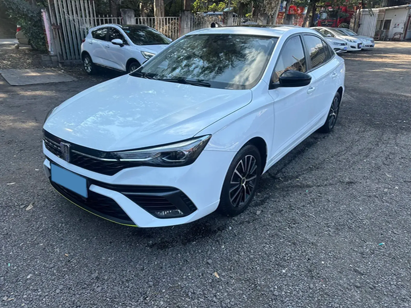 2021 ROEWE I5 view 1