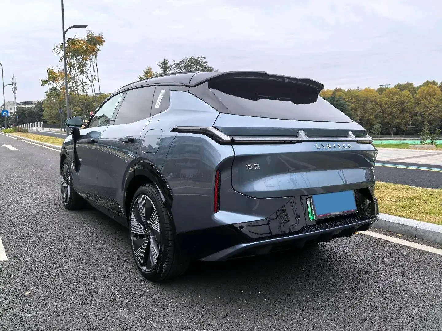 2025 LYNK&CO 08 thumbnail 4