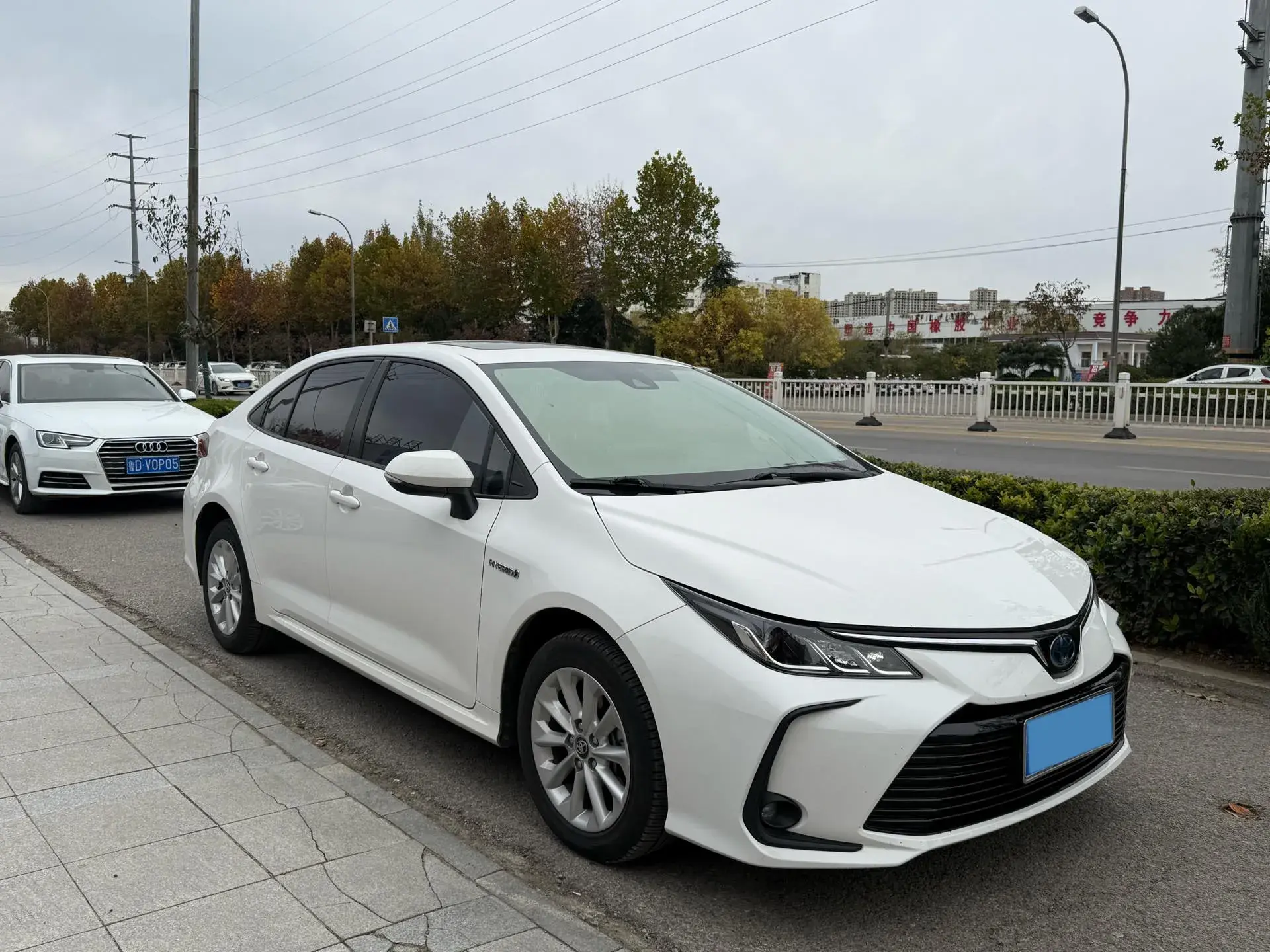 2021 TOYOTA COROLLA thumbnail 3