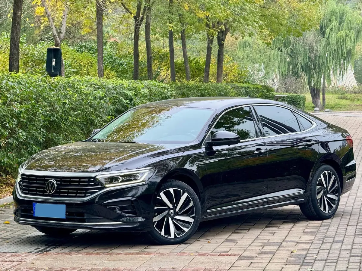 2022 Volkswagen Passat 2.0T 186HP L4 7DCT