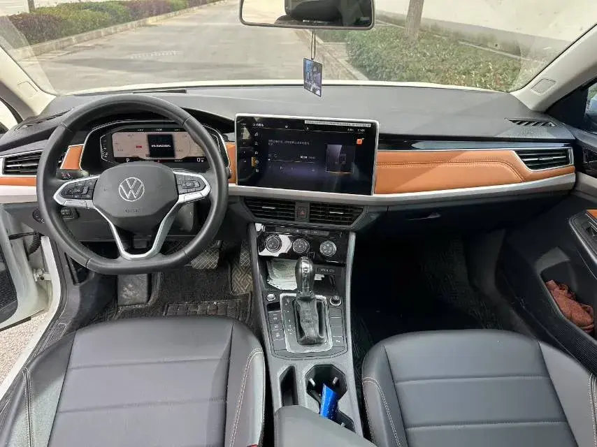 2023 VOLKSWAGEN BORA thumbnail 4