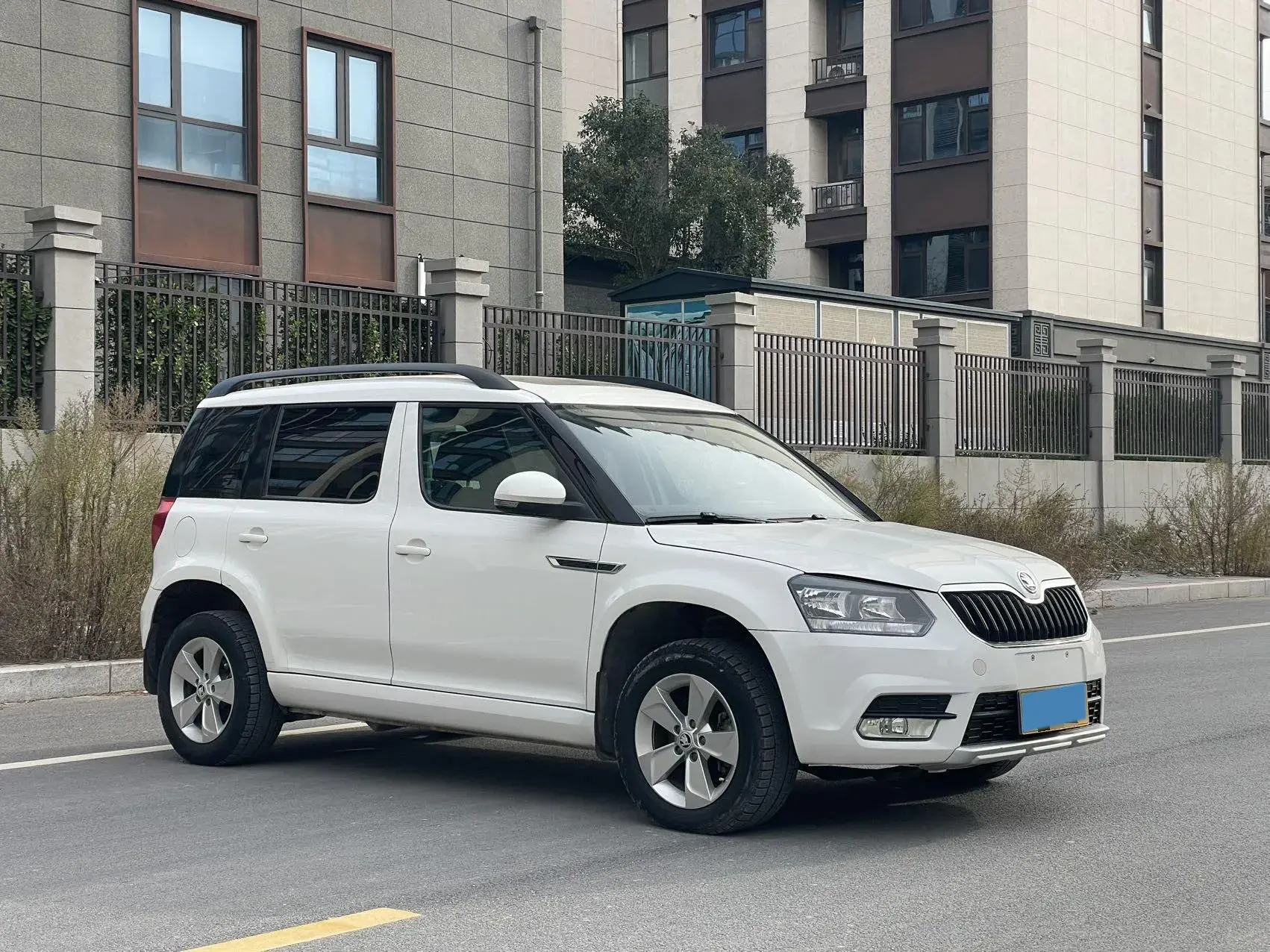 2017 SKODA YETI thumbnail 3
