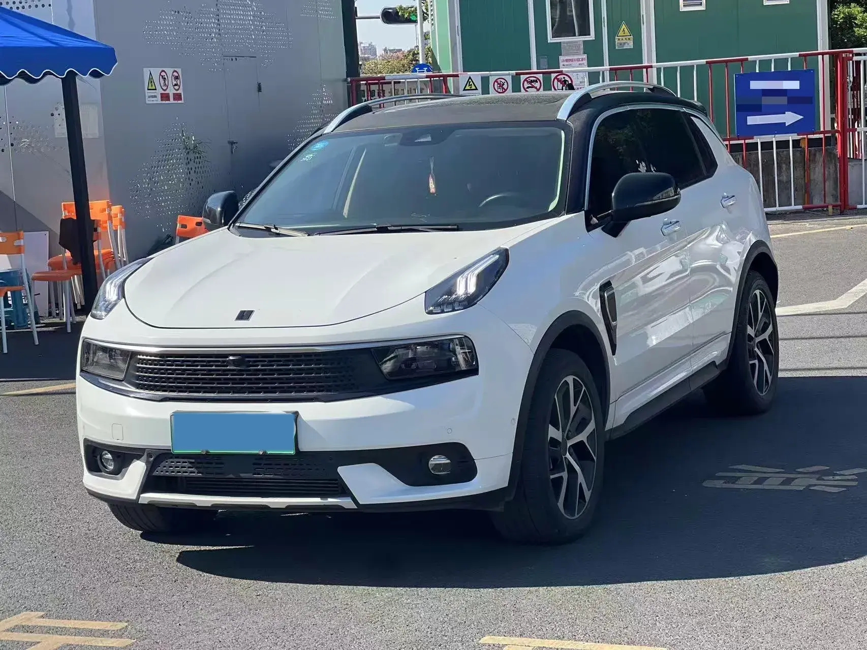 2018 LYNK&CO 01 view 1