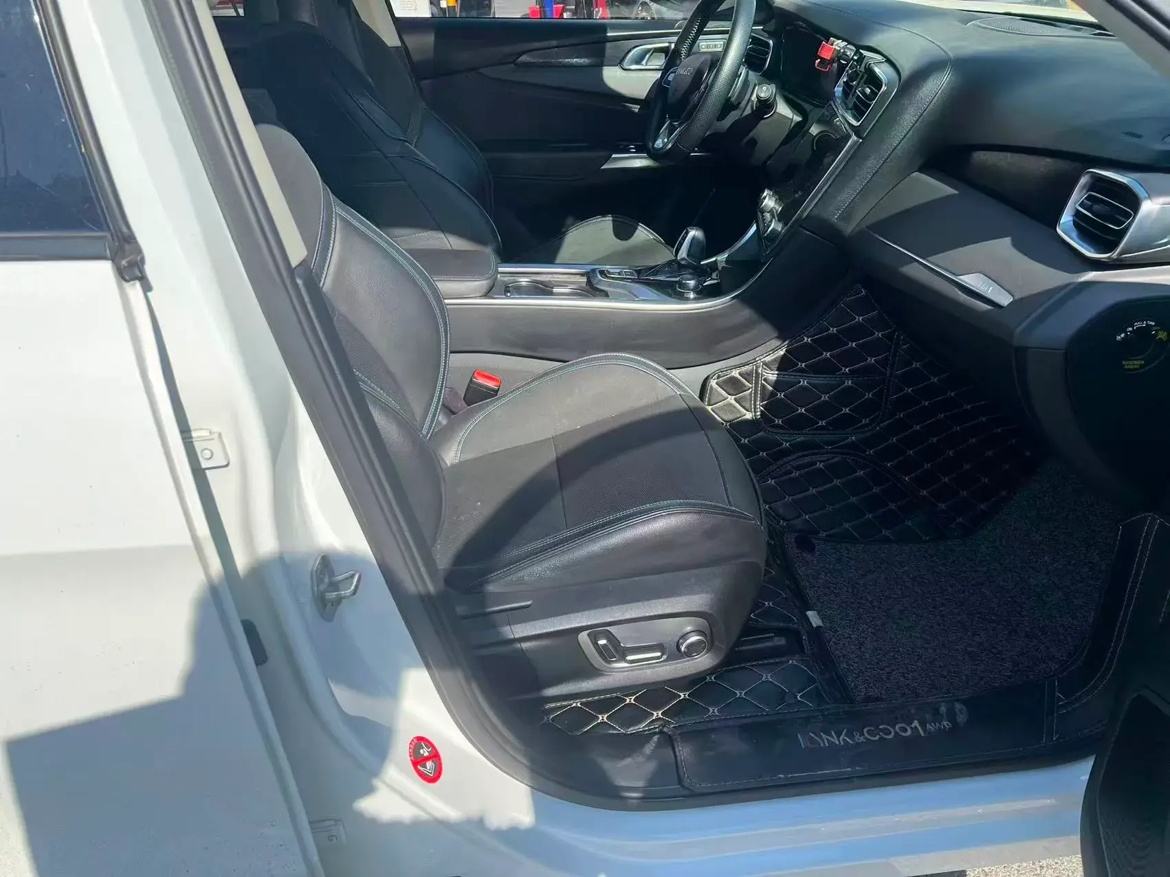 2018 LYNK&CO 01 thumbnail 4