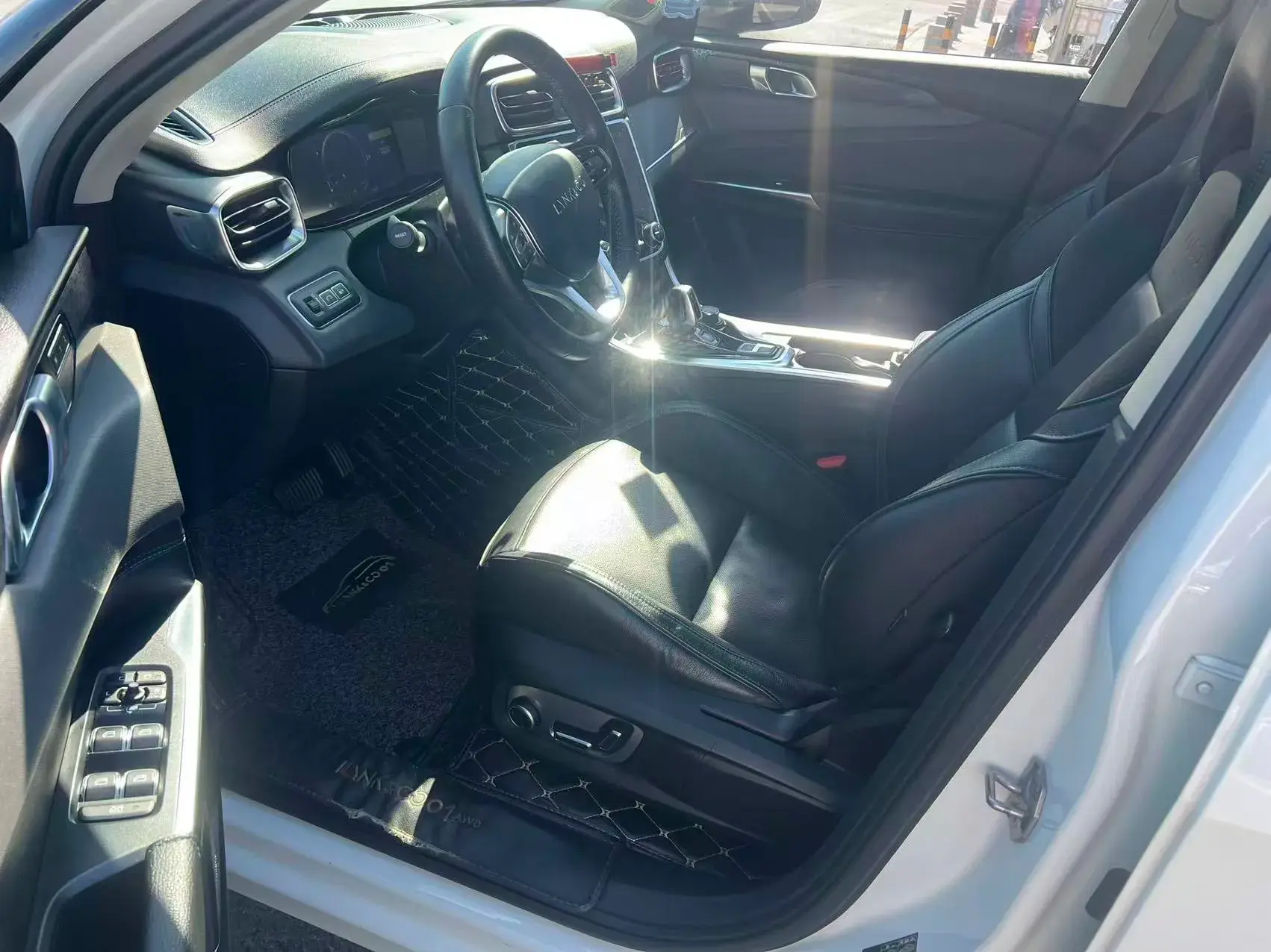 2018 LYNK&CO 01 thumbnail 3