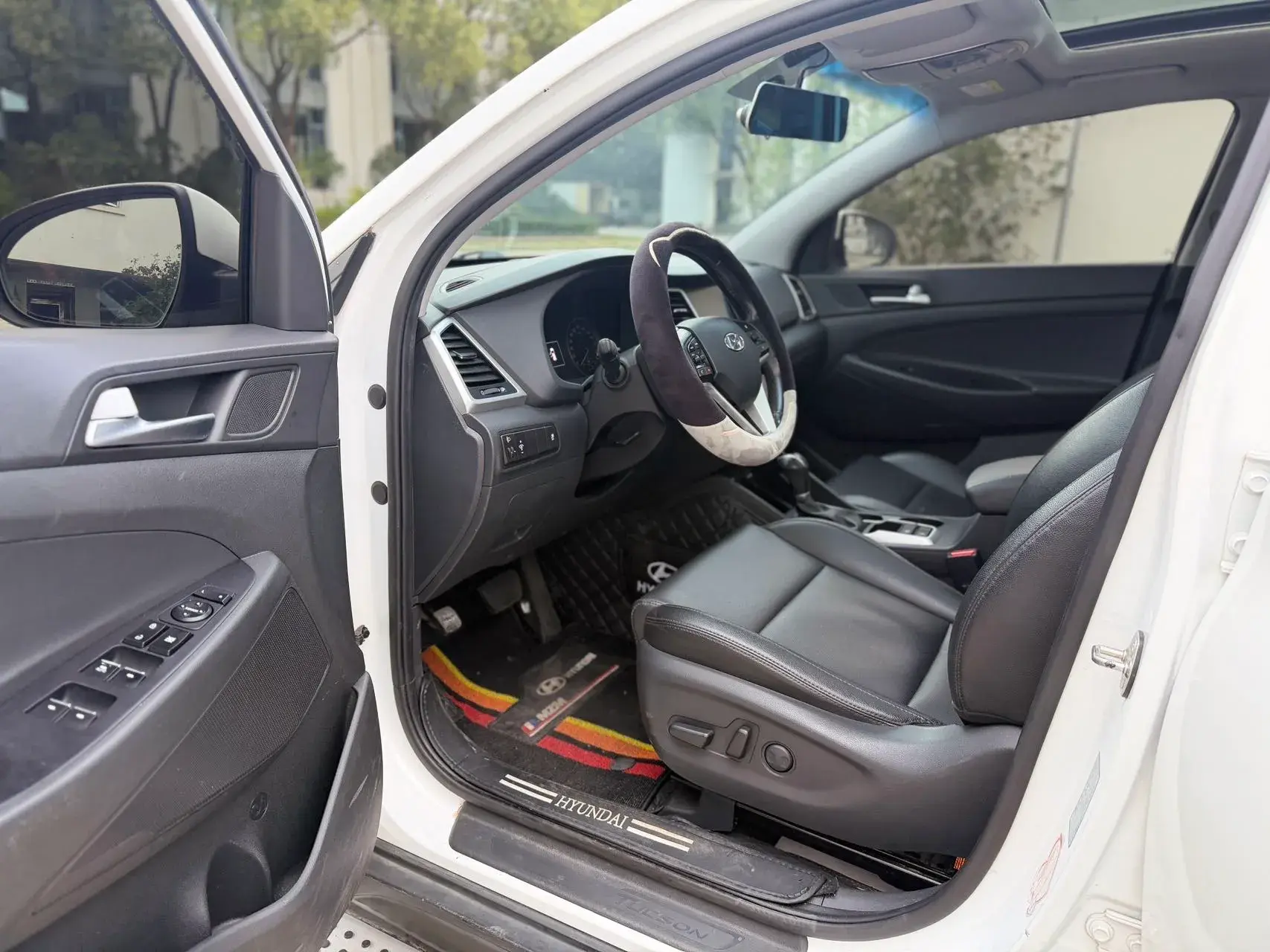 2015 HYUNDAI TUCSON thumbnail 4