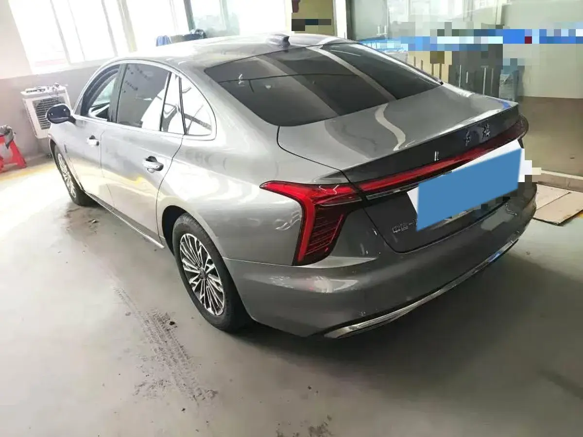 2023 HONGQI H5 thumbnail 3
