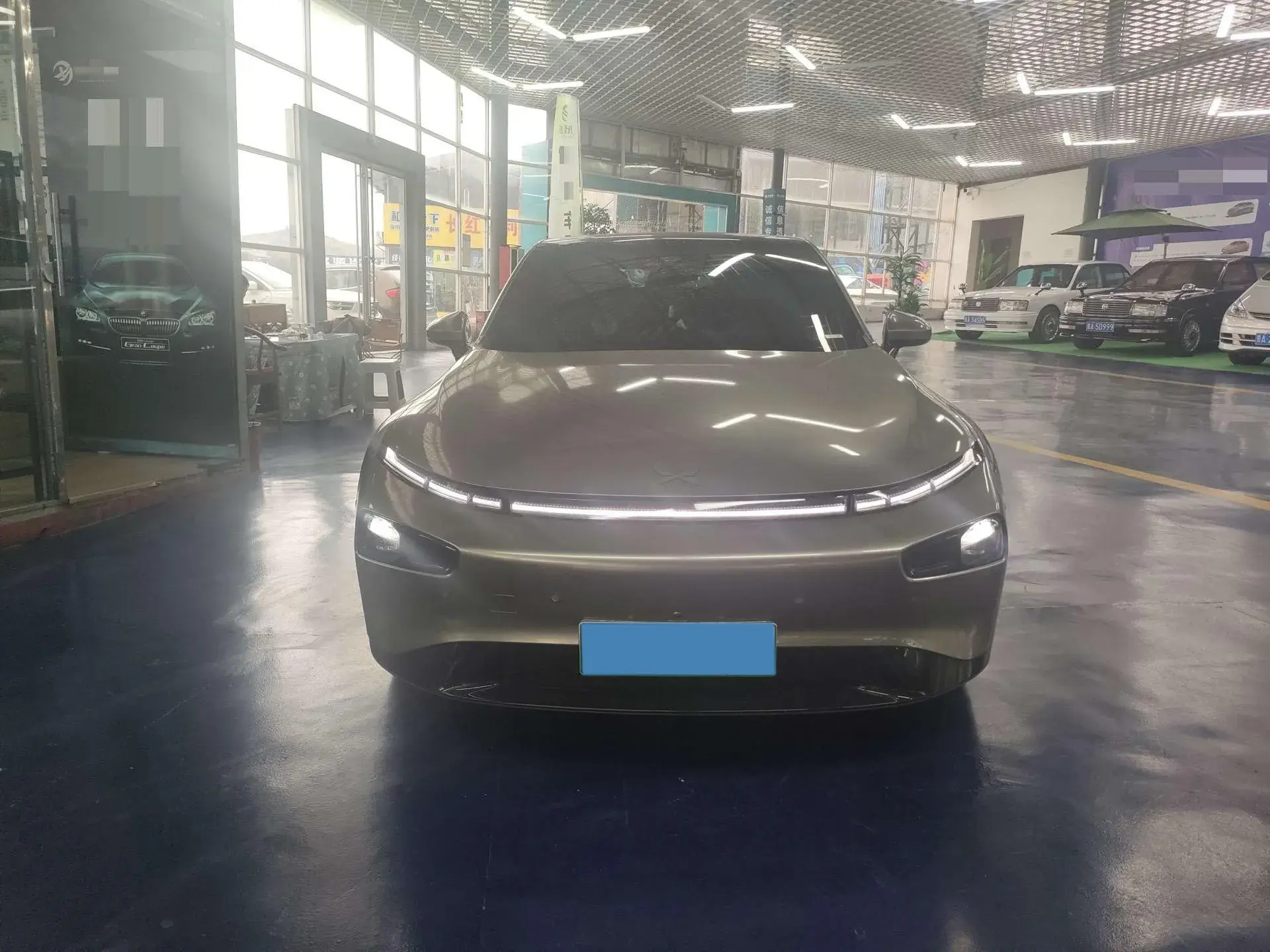 2023 XPENG P7 thumbnail 2