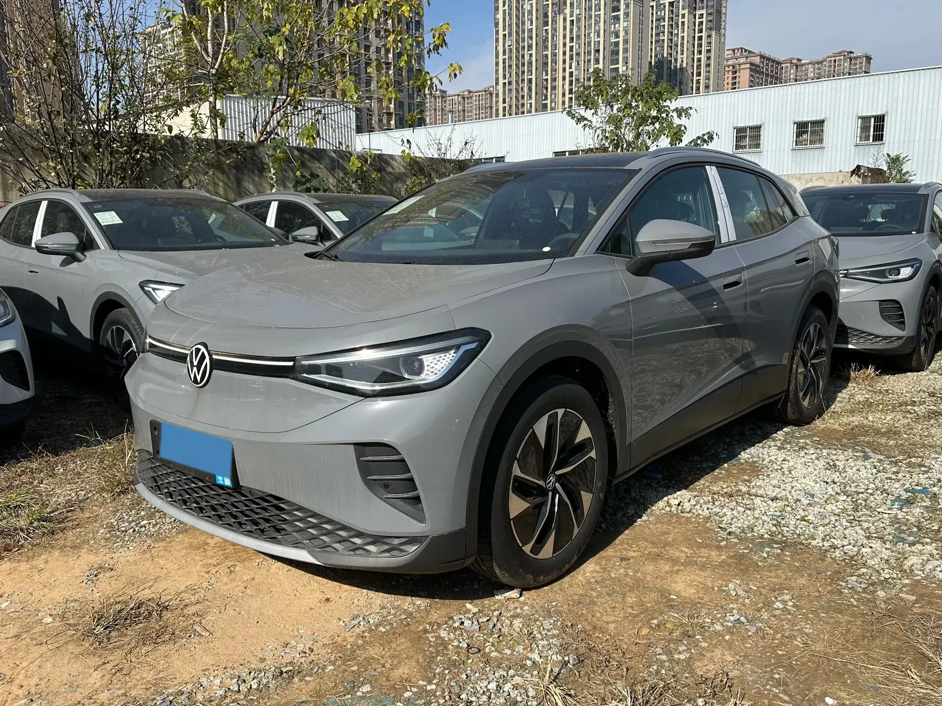 2025 VOLKSWAGEN ID.4 view 1