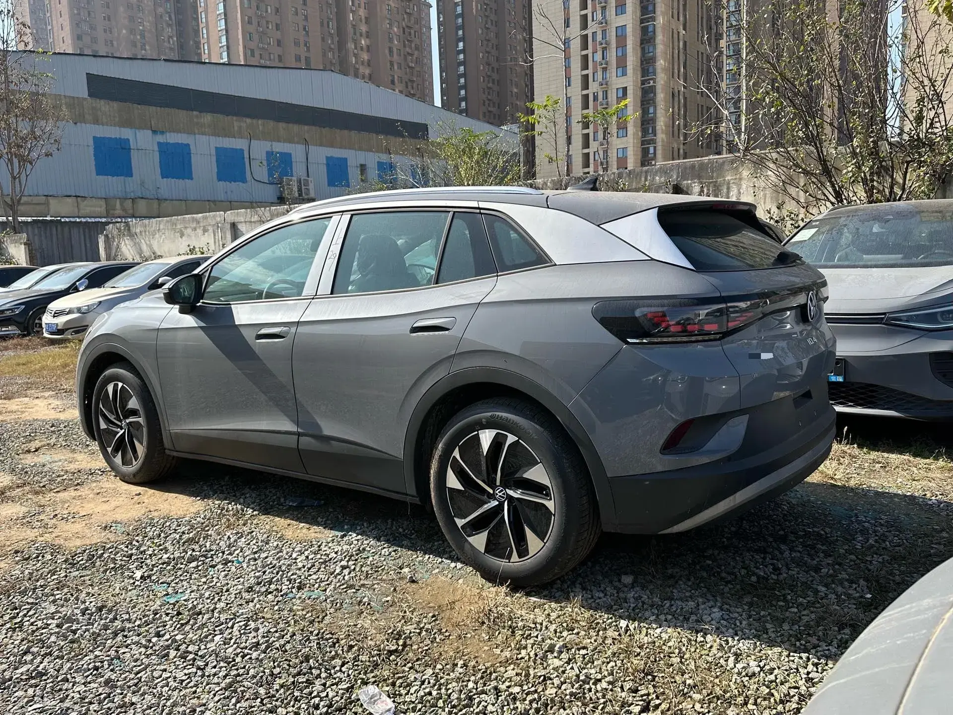 2025 VOLKSWAGEN ID.4 thumbnail 3