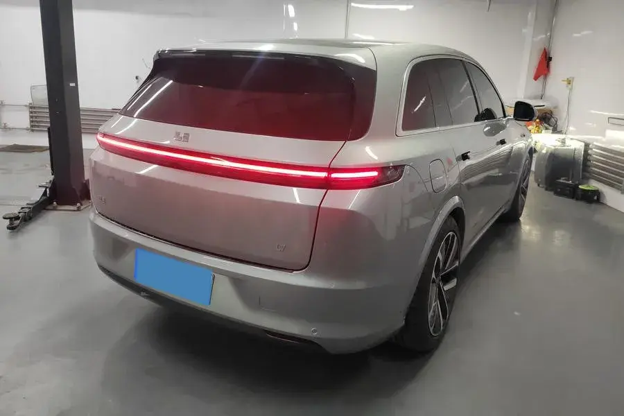 2023 LI L7 thumbnail 2